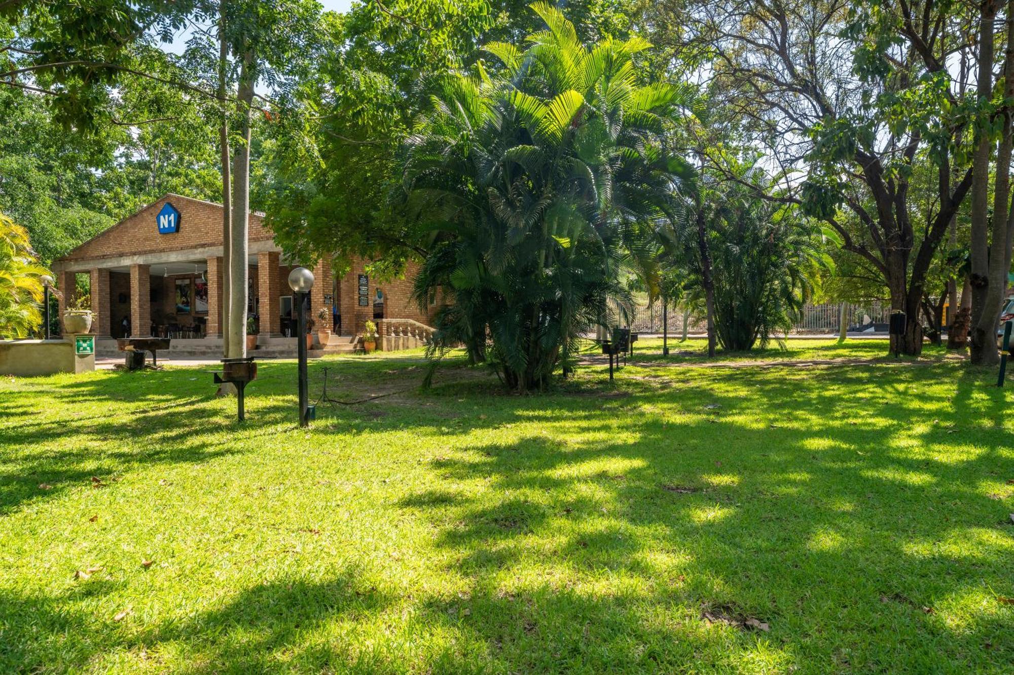 N1 Hotel & Campsite Victoria Falls Exterior photo