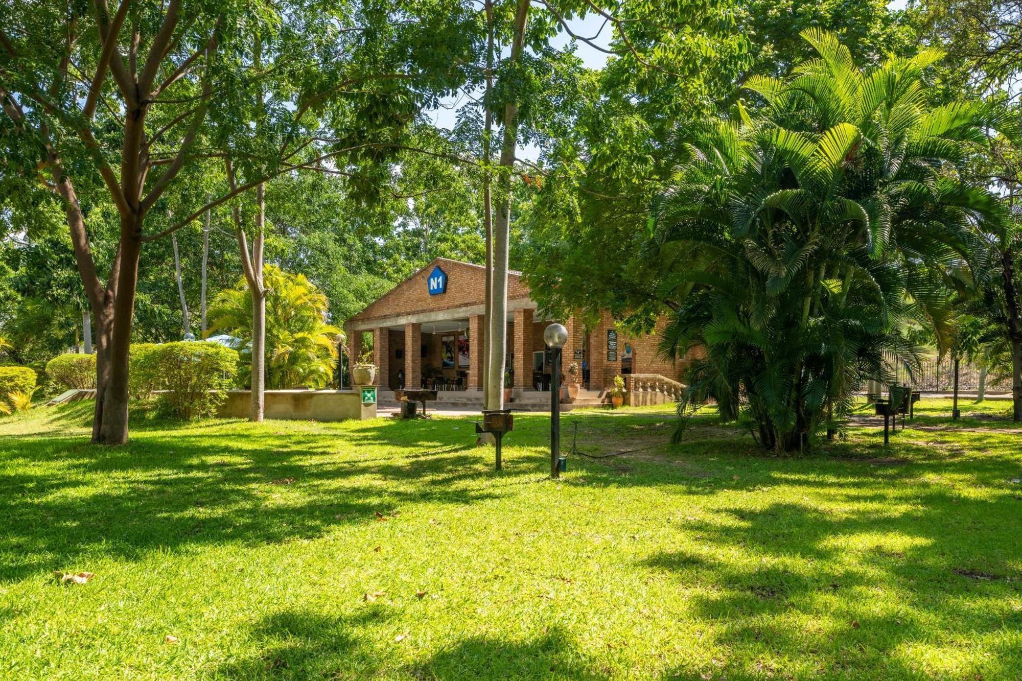 N1 Hotel & Campsite Victoria Falls Exterior photo