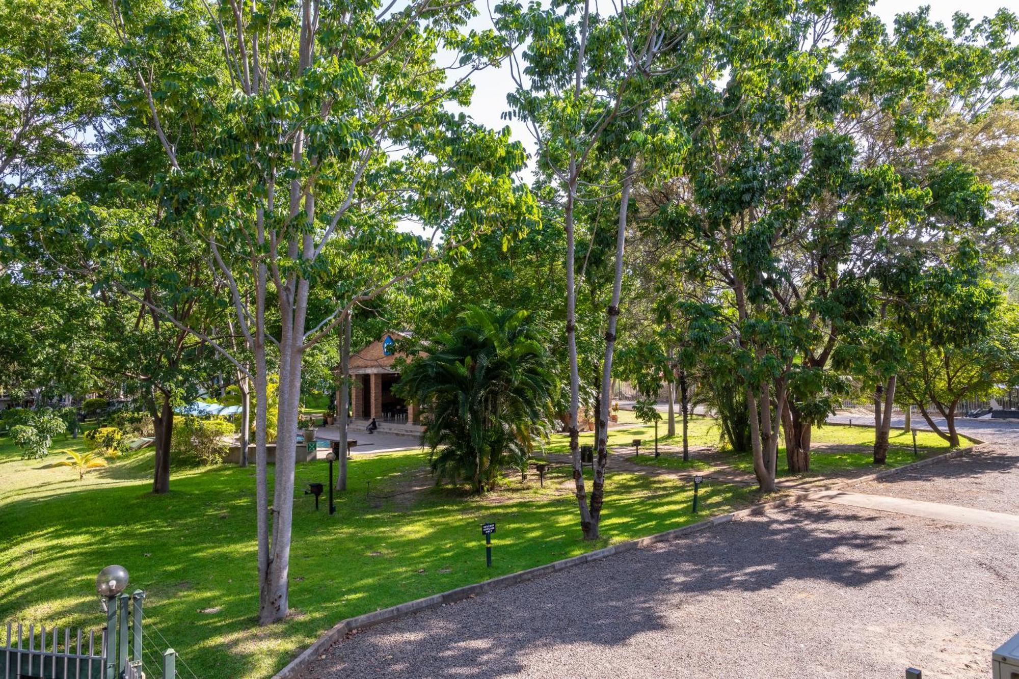 N1 Hotel & Campsite Victoria Falls Exterior photo