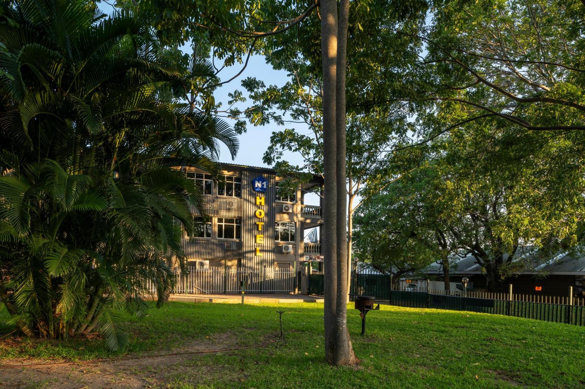 N1 Hotel & Campsite Victoria Falls Exterior photo
